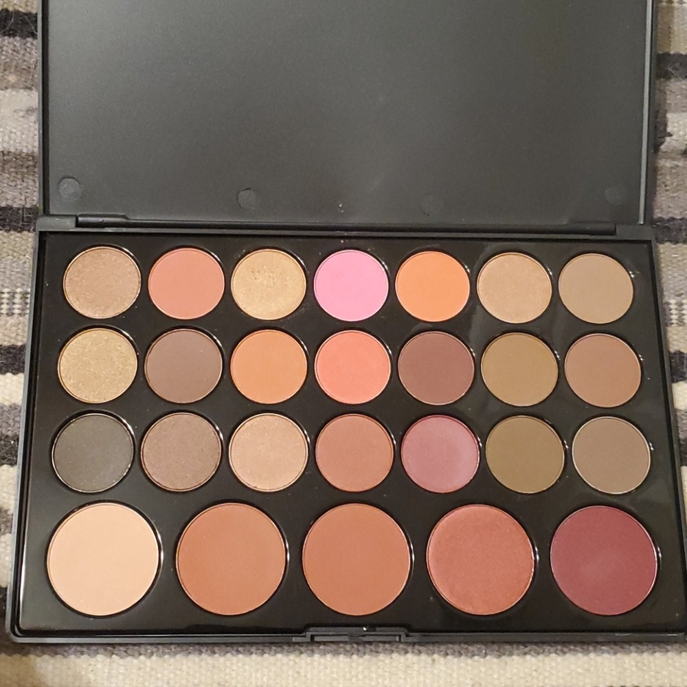 Bh Cosmetics Blushed Neutrals palette